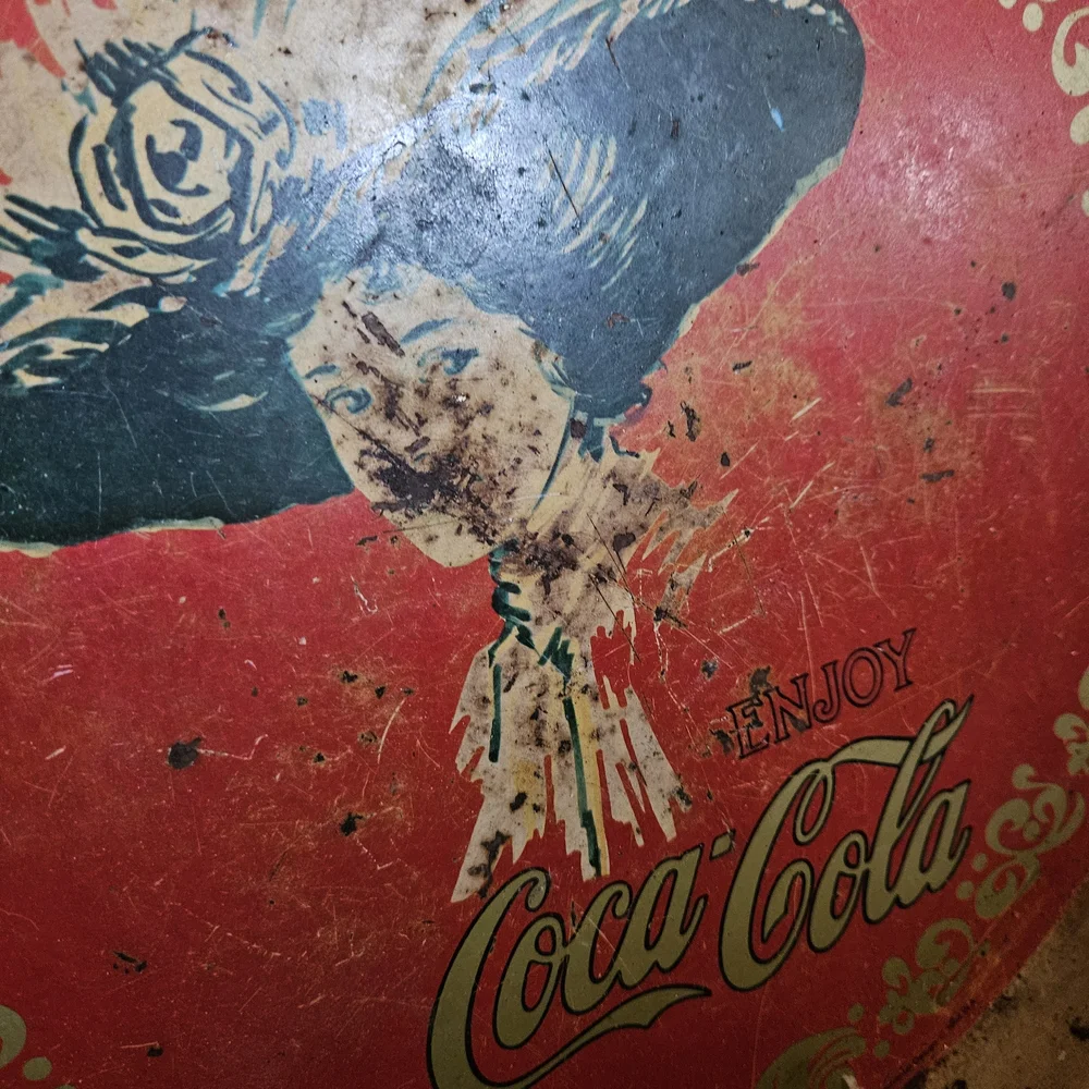 Vintage Coca-Cola Tin Serving Tray in Red and Gold - Picture 5 of 6
